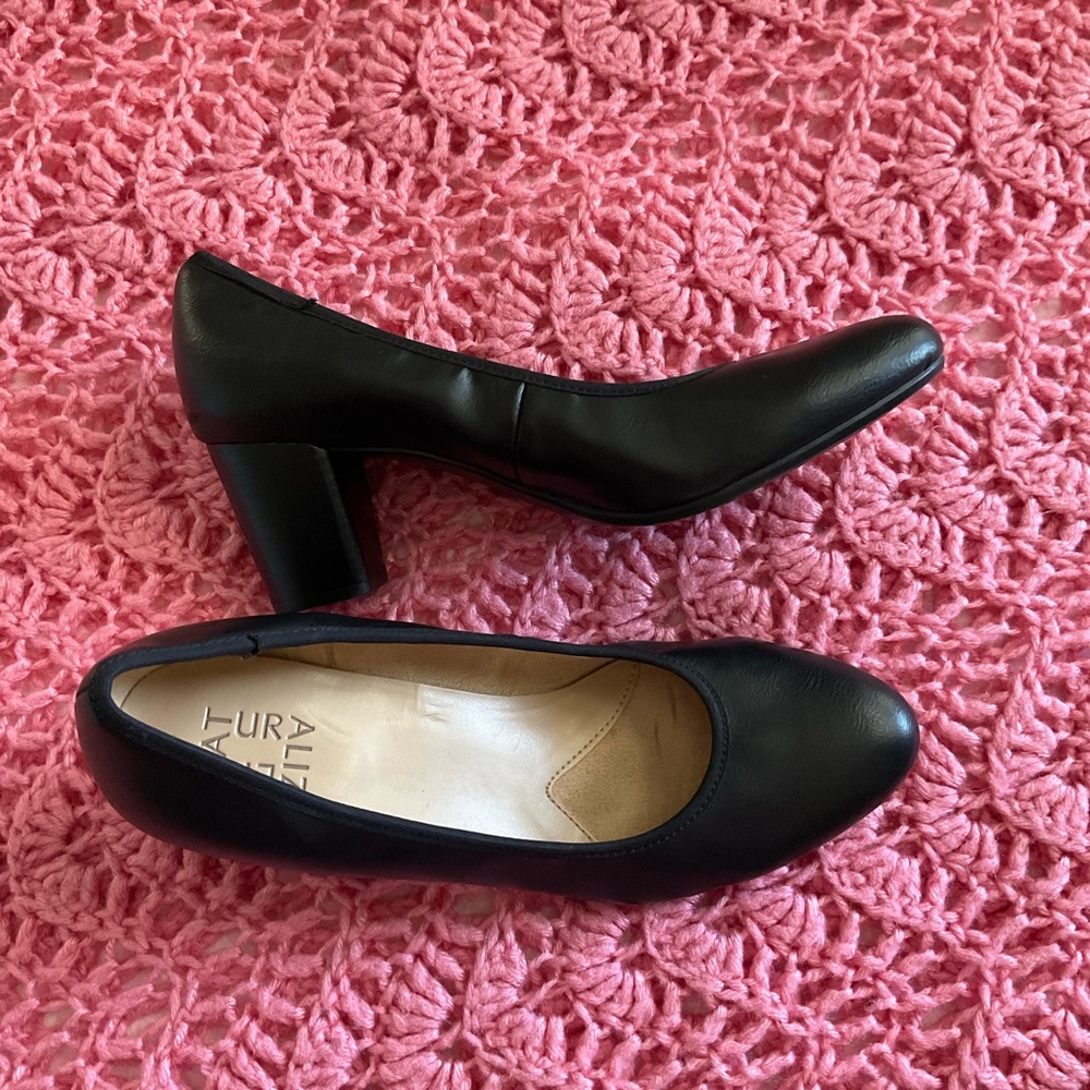 NATURALIZER Elegant Black Leather Heels